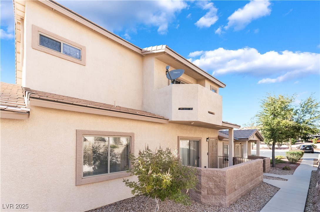 2050 N Los Feliz Street 104