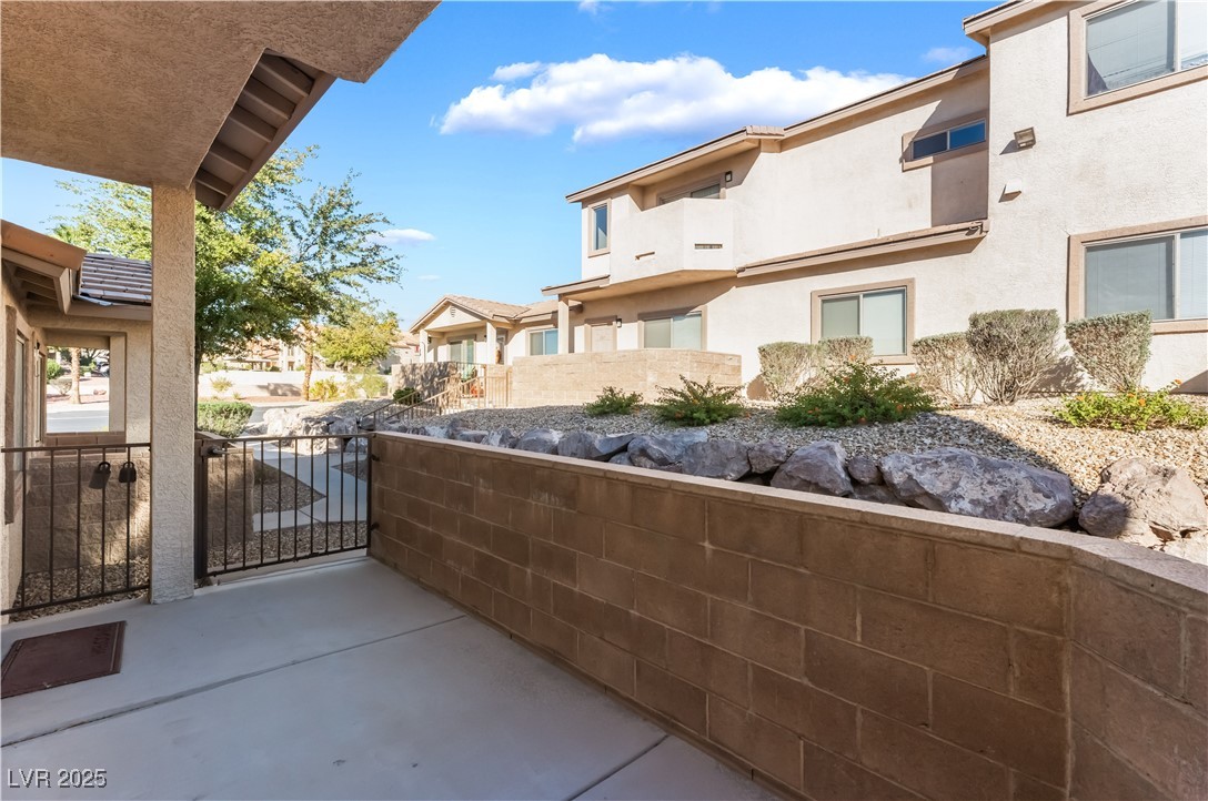 2050 N Los Feliz Street 104