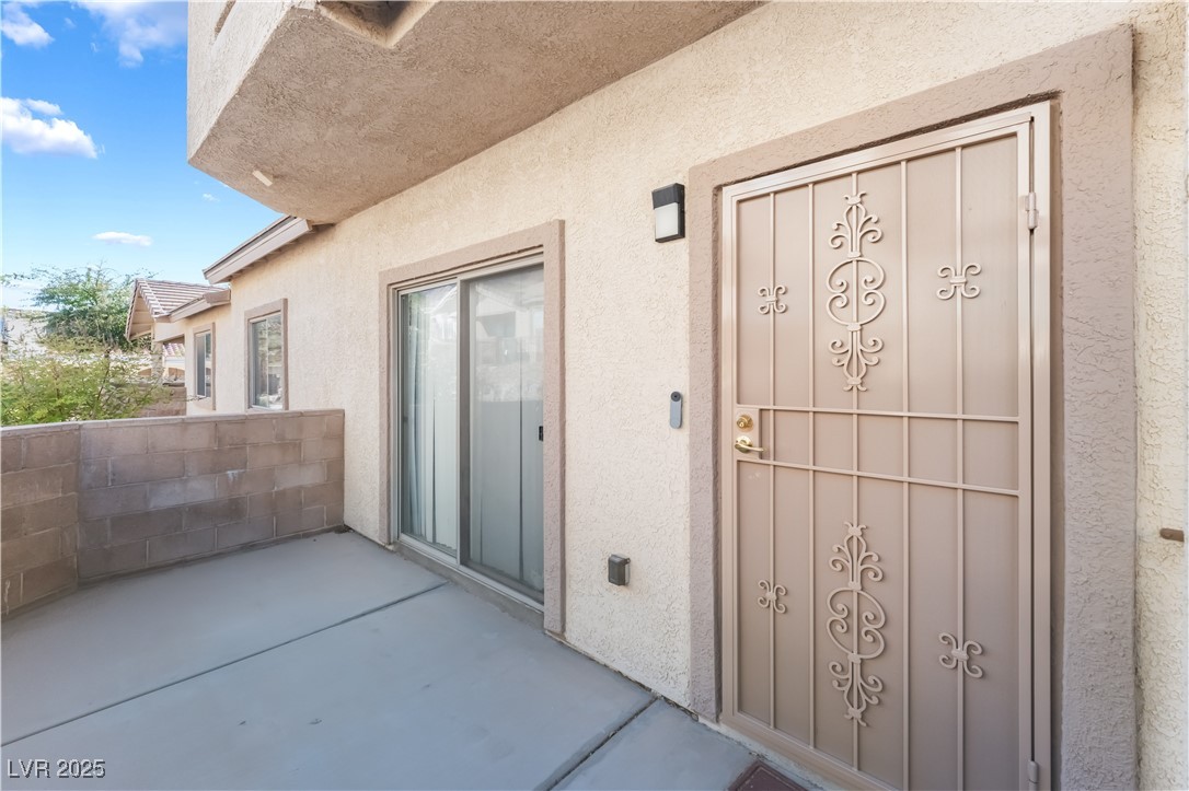 2050 N Los Feliz Street 104