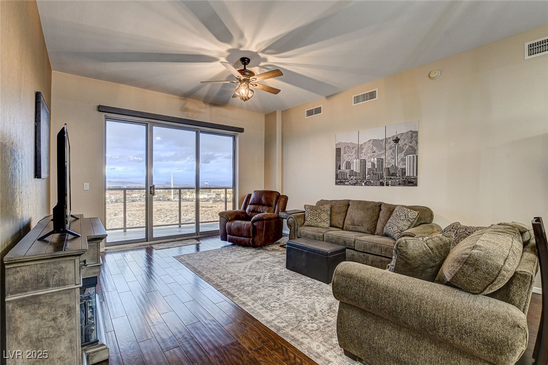 8255 Las Vegas Boulevard 705