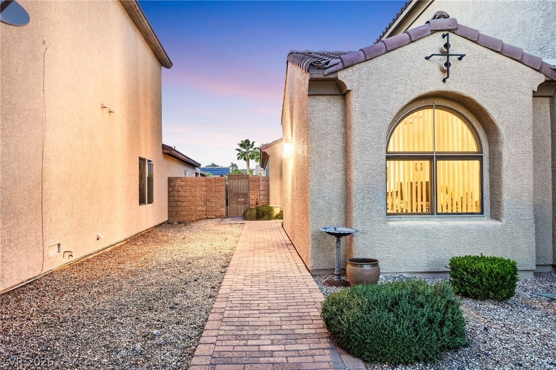 2480 Sturrock Drive
