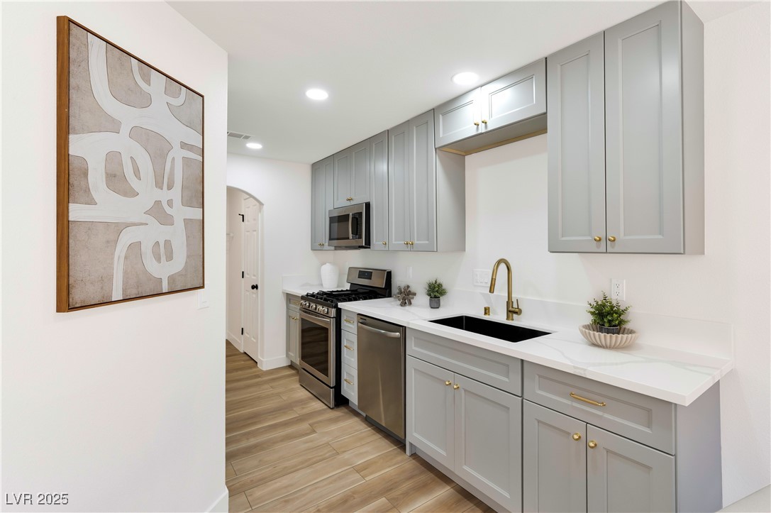 906 Elegant Coral Avenue