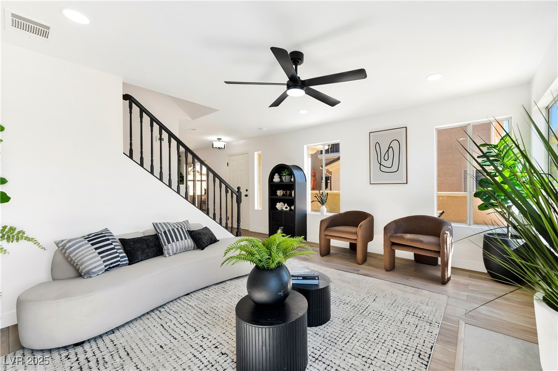 906 Elegant Coral Avenue