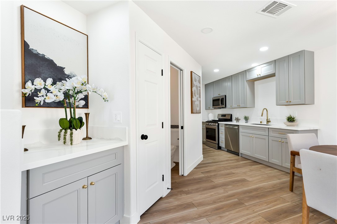 906 Elegant Coral Avenue