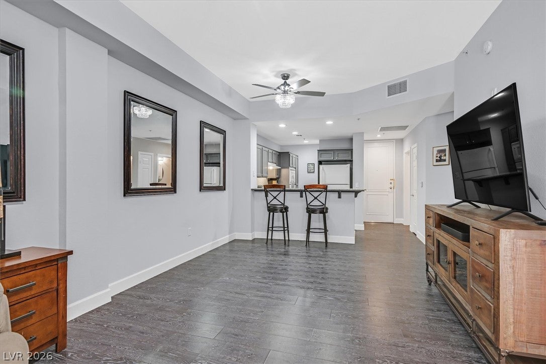 59 E Agate Avenue 206