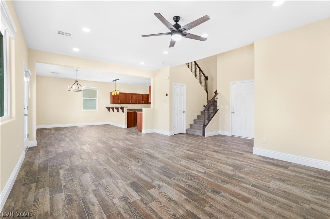 948 W Crescent Falls Street