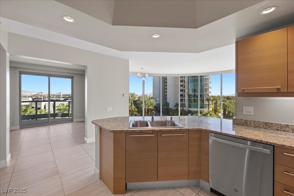 222 Karen Avenue 407