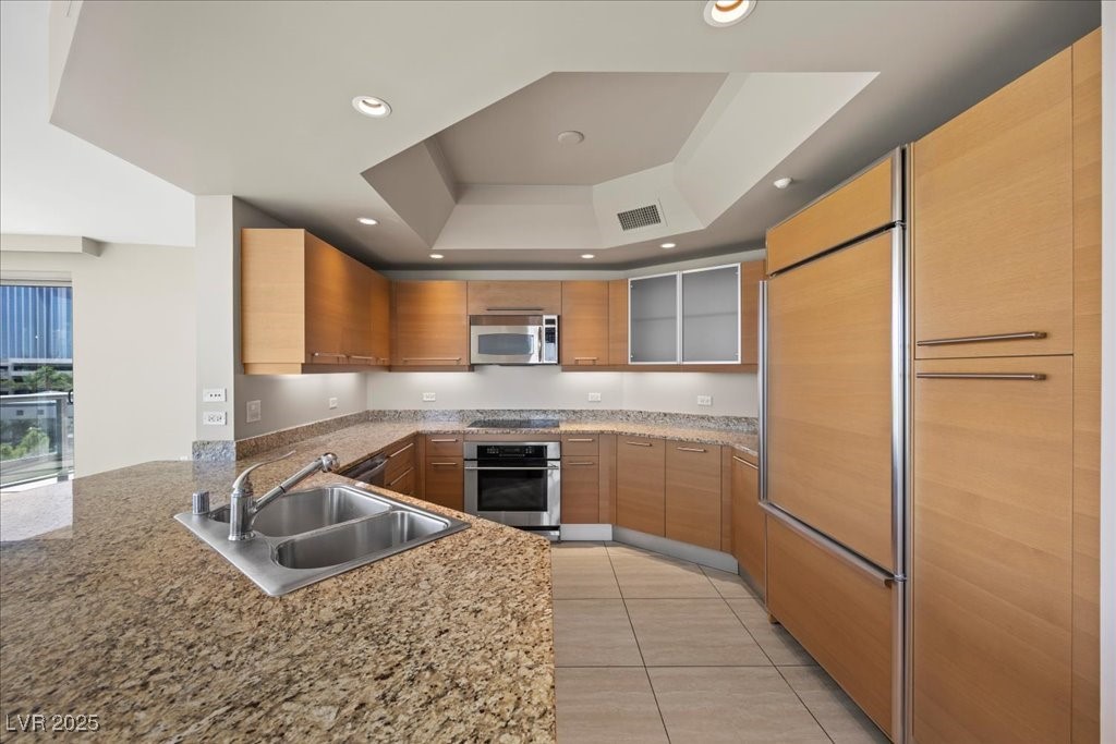 222 Karen Avenue 407