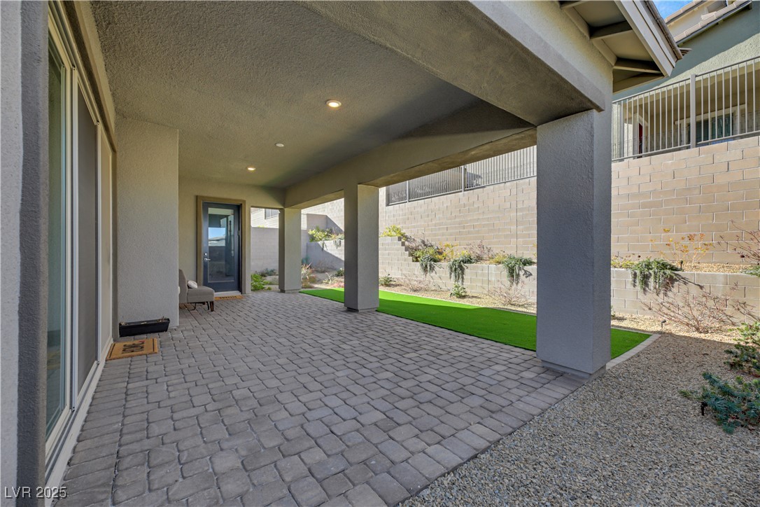 Las Vegas, Nevada 89138, United States, 3 Bedrooms Bedrooms, ,2 BathroomsBathrooms,Residential,Pending,16738