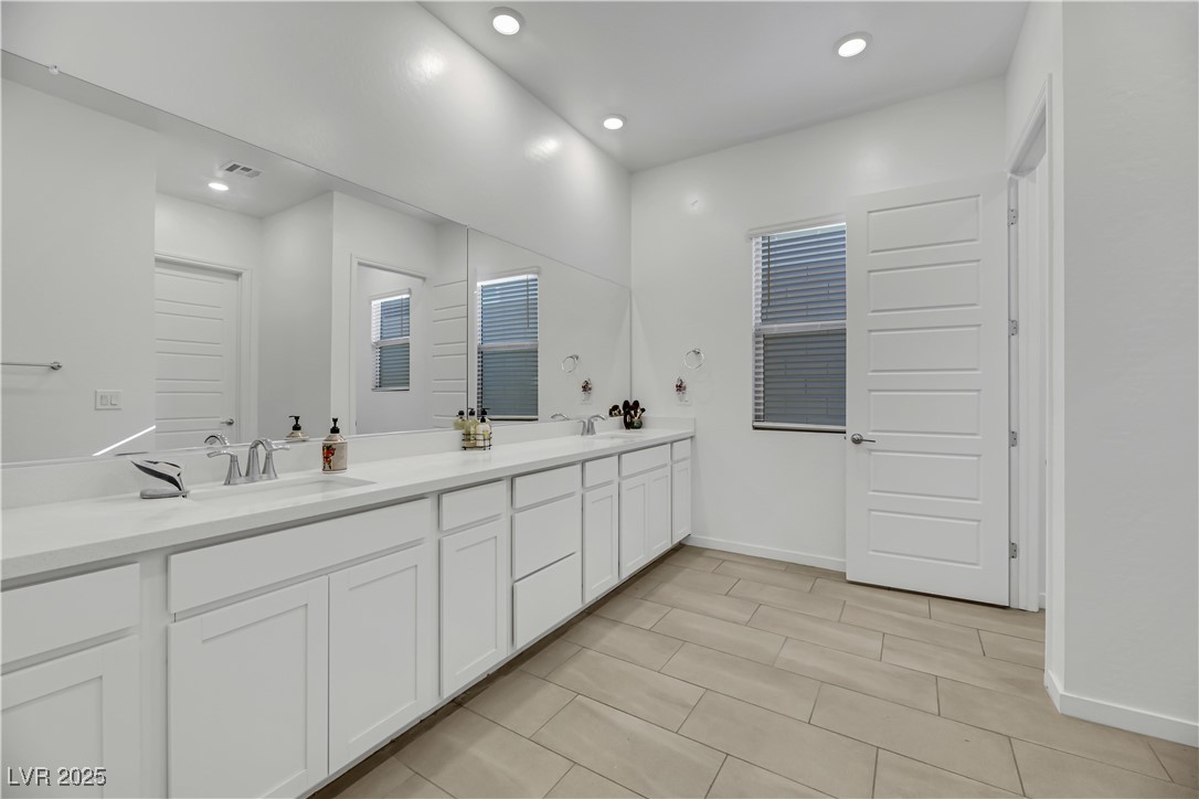 Las Vegas, Nevada 89138, United States, 3 Bedrooms Bedrooms, ,2 BathroomsBathrooms,Residential,Pending,16738