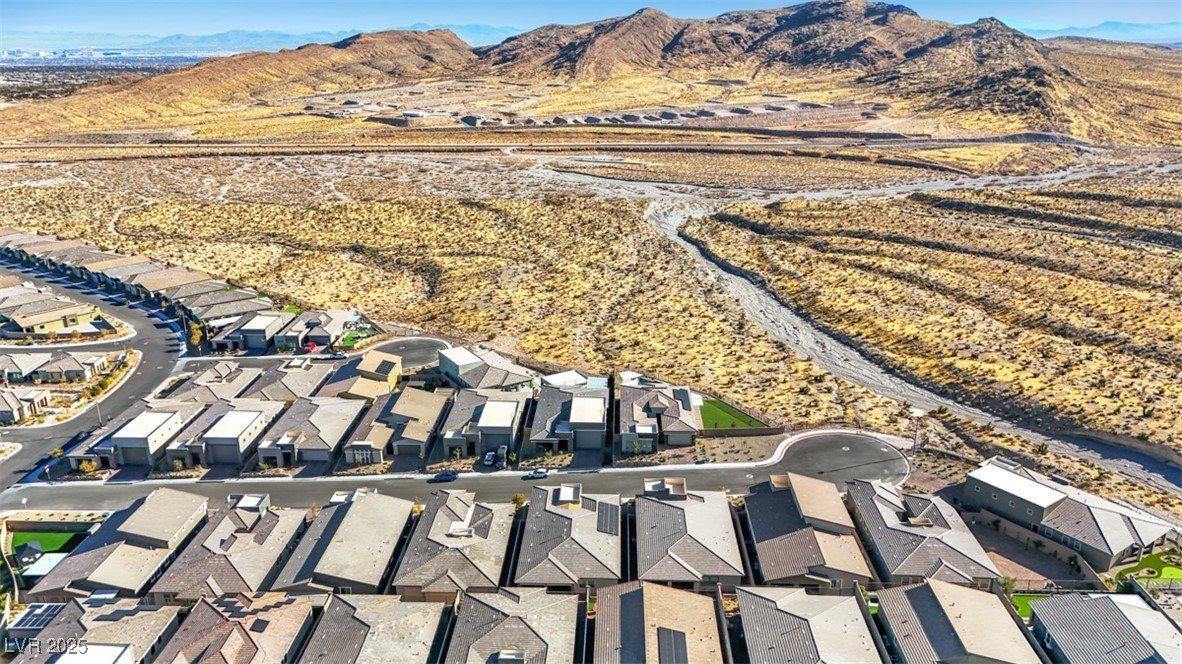 Las Vegas, Nevada 89138, United States, 3 Bedrooms Bedrooms, ,2 BathroomsBathrooms,Residential,Pending,16738