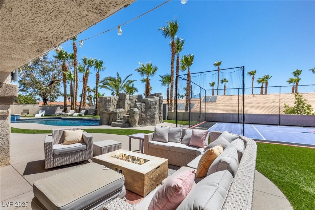 Las Vegas, Nevada 89117, United States, 4 Bedrooms Bedrooms, ,4 BathroomsBathrooms,Residential,Active,251543