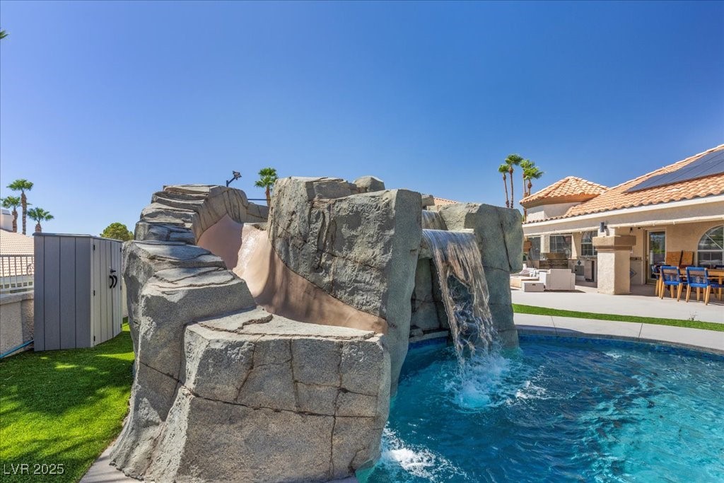 Las Vegas, Nevada 89117, United States, 4 Bedrooms Bedrooms, ,4 BathroomsBathrooms,Residential,Active,251543