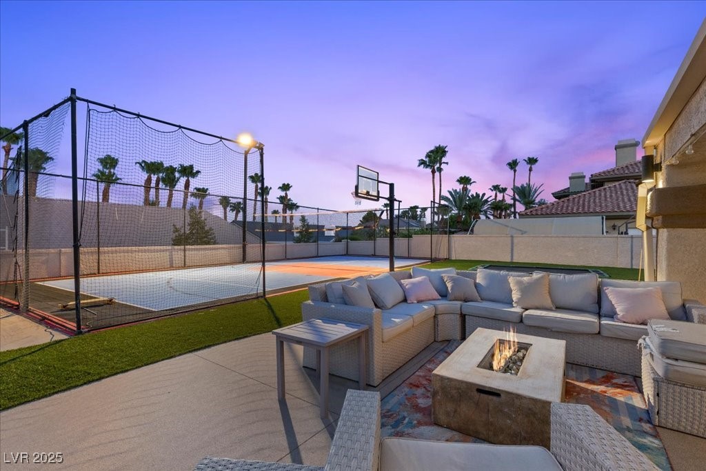 Las Vegas, Nevada 89117, United States, 4 Bedrooms Bedrooms, ,4 BathroomsBathrooms,Residential,Active,251543