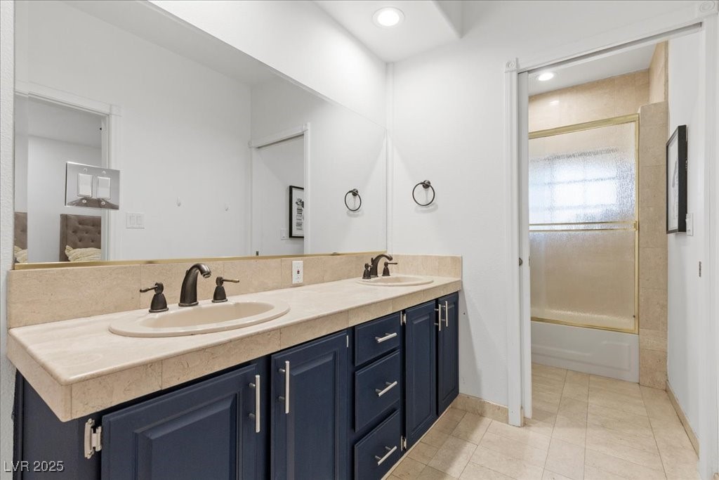 Las Vegas, Nevada 89117, United States, 4 Bedrooms Bedrooms, ,4 BathroomsBathrooms,Residential,Active,251543