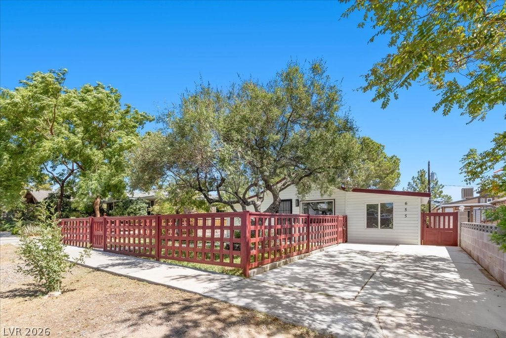 655 F Avenue