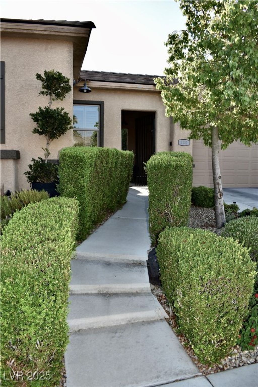 Photo of 220 Palmetto Pointe Drive, Henderson, NV 89012 (MLS # 2743514)