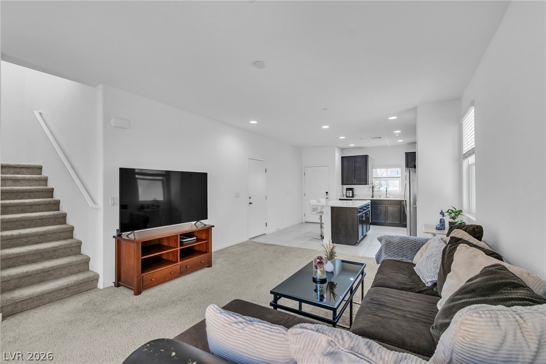 94 Golden Aria Avenue