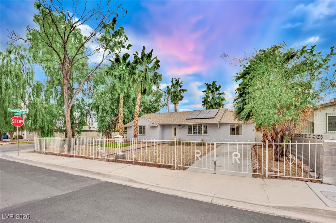 1932 Hassett Avenue