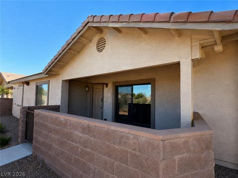 Townhouse For Rent - 2050 N Los Feliz Street #102<br/> Clark County, Las Vegas, NV 89156