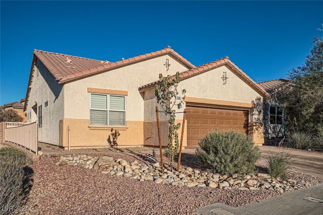 928 Crescent Falls Street, Henderson, Nevada image 1