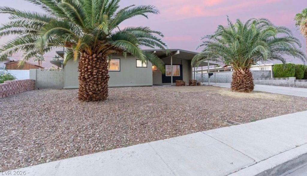 Photo of 1628 Izabella Avenue, Las Vegas, NV 89169 (MLS # 2773109)