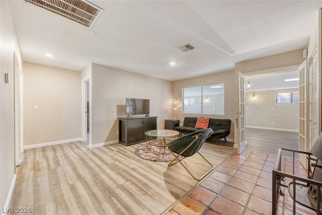 325 W Rochell Drive