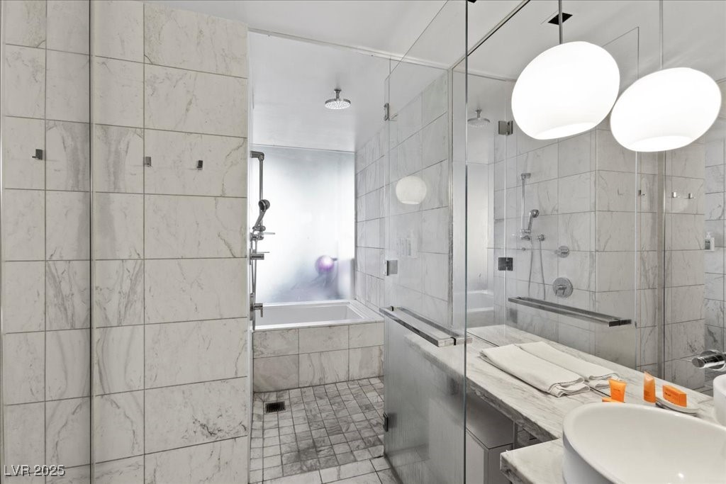 4381 E FLAMINGO Road 10304
