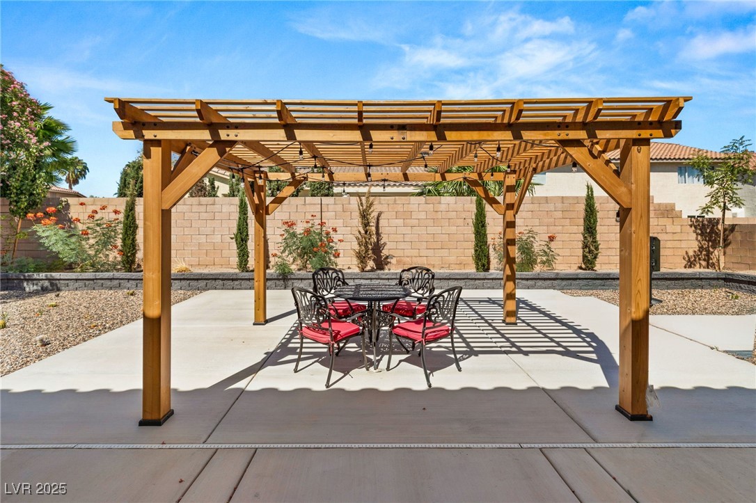 Las Vegas, Nevada 89117, United States, 3 Bedrooms Bedrooms, ,3 BathroomsBathrooms,Residential,Pending,23107