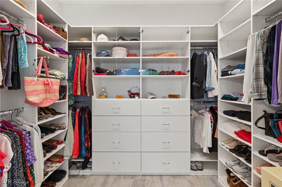 Las Vegas, Nevada 89117, United States, 3 Bedrooms Bedrooms, ,3 BathroomsBathrooms,Residential,Pending,23107