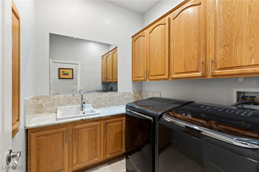 Las Vegas, Nevada 89117, United States, 3 Bedrooms Bedrooms, ,3 BathroomsBathrooms,Residential,Pending,23107