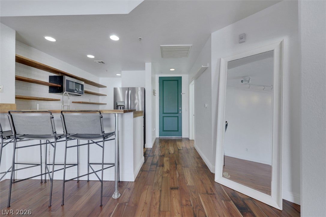 47 E Agate Avenue 204