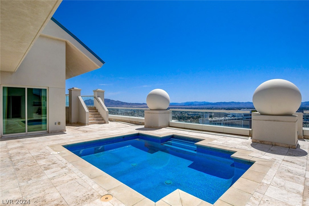 2777 Paradise Road 3704