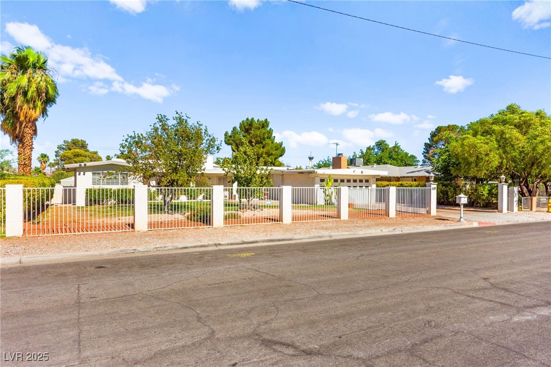 Properties 3 639 Lacy Lane