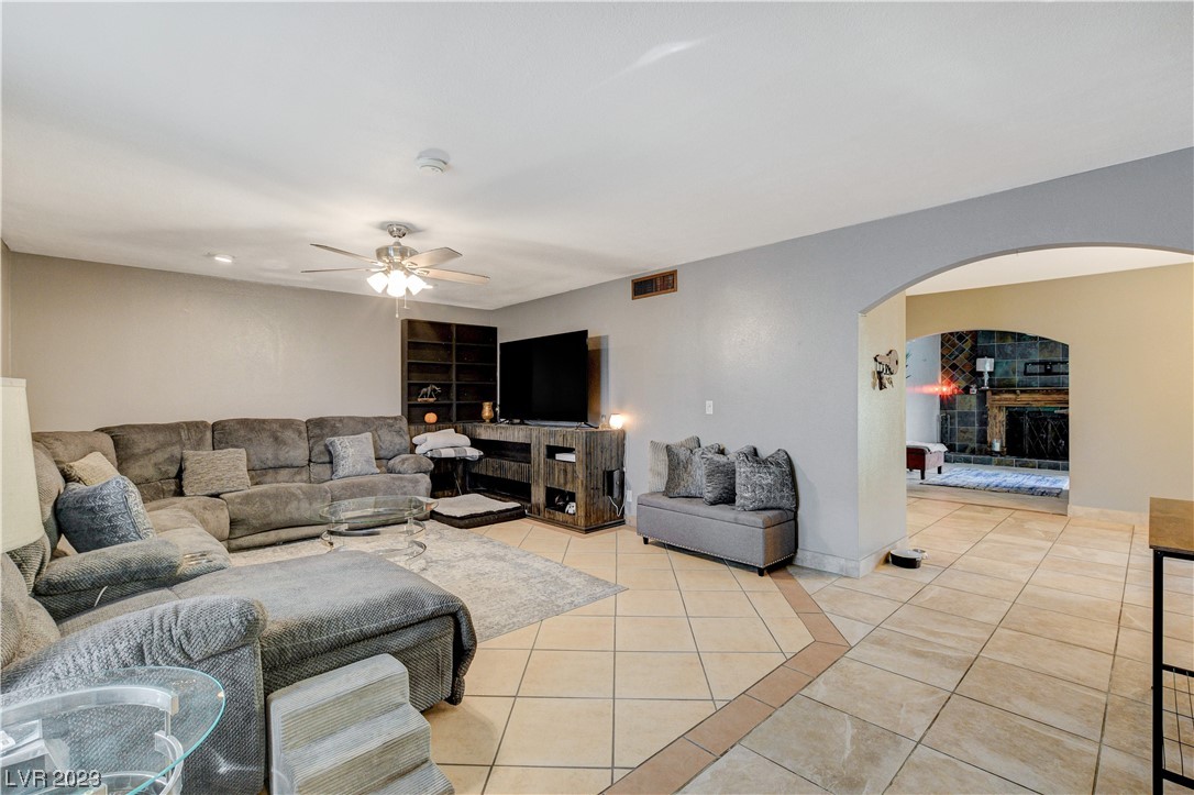 Photo 11 of 41 of 3749 Territory Street townhome