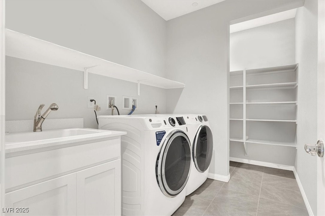 Henderson, Nevada 89015, United States, 4 Bedrooms Bedrooms, ,3 BathroomsBathrooms,Residential,Active,201194