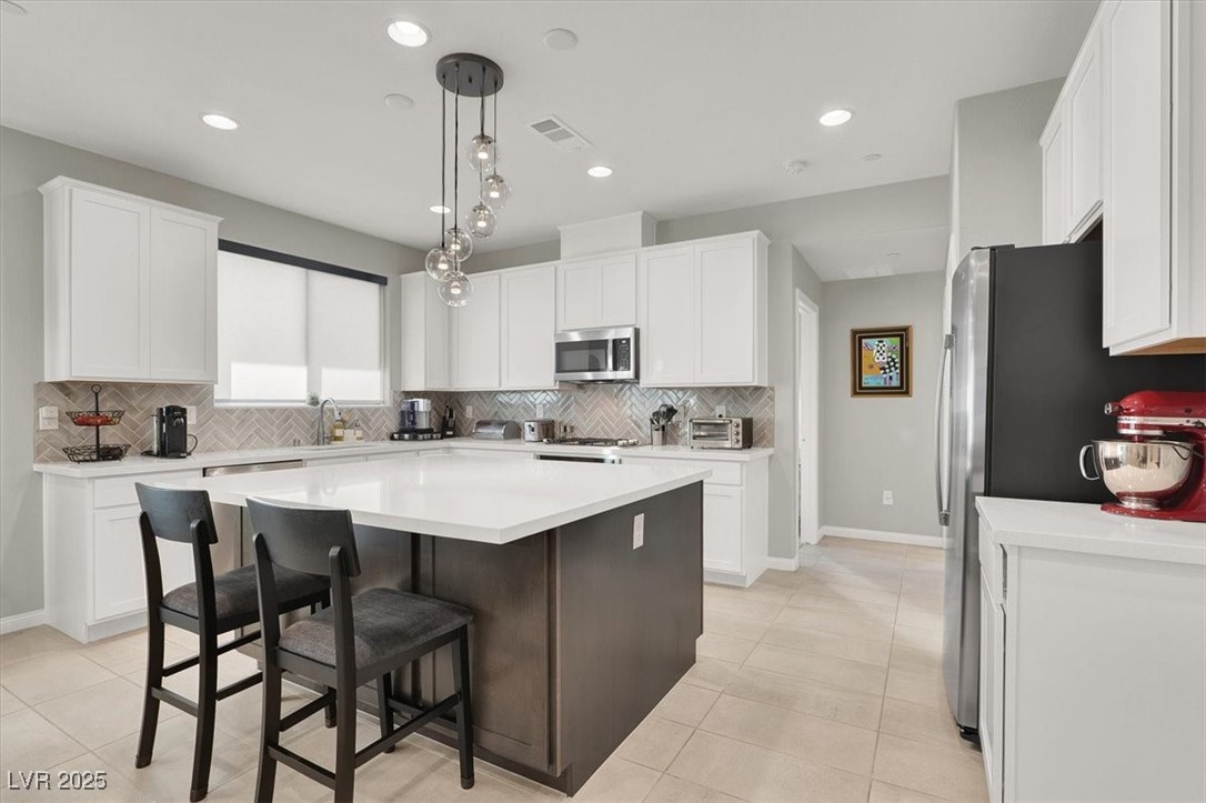 Henderson, Nevada 89015, United States, 4 Bedrooms Bedrooms, ,3 BathroomsBathrooms,Residential,Active,201194