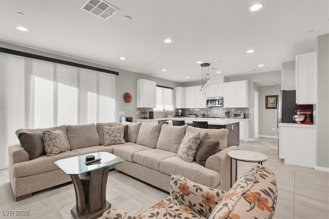 Henderson, Nevada 89015, United States, 4 Bedrooms Bedrooms, ,3 BathroomsBathrooms,Residential,Active,201194