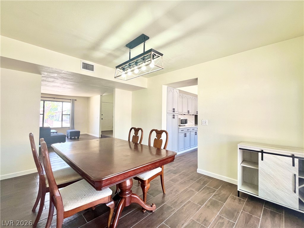 1121 Fuente Way