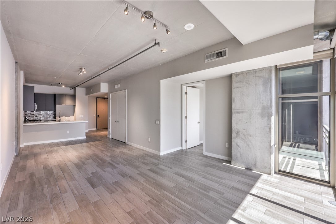 353 E Bonneville Avenue 754