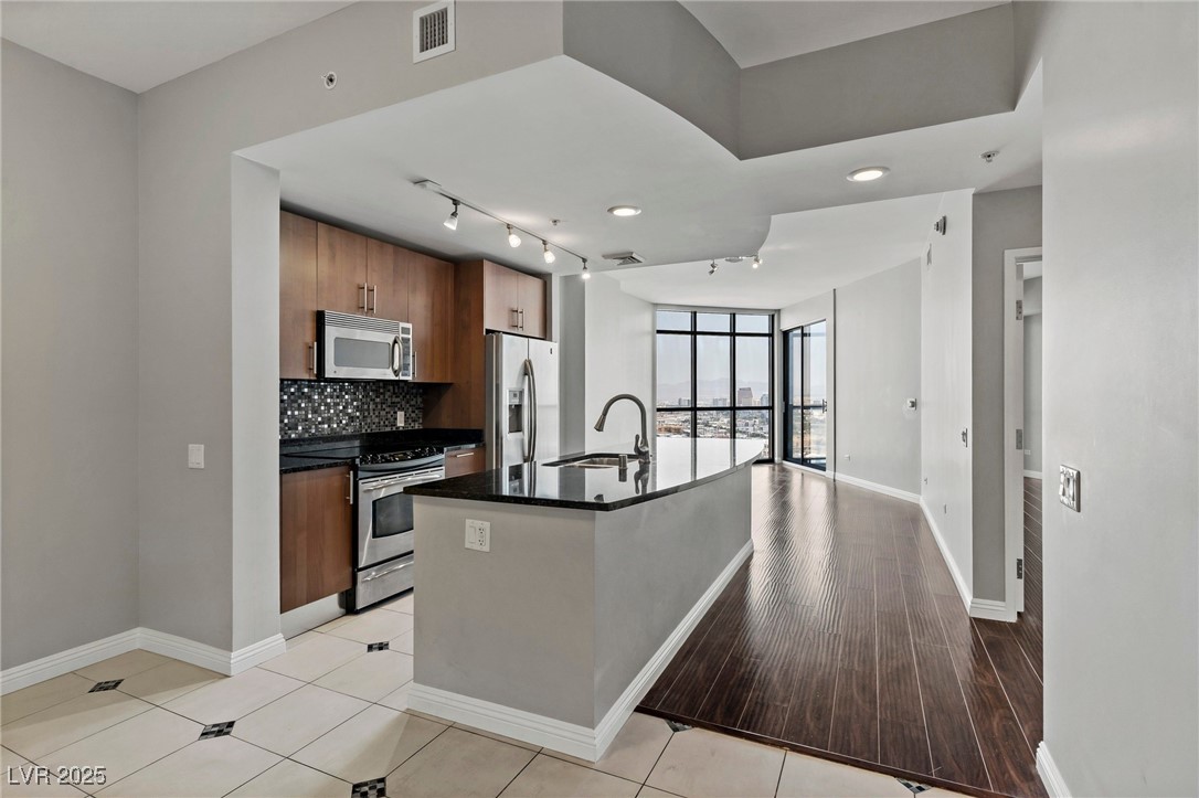 200 W Sahara Avenue 2811