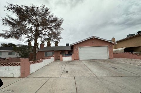 Homes For Sale - 6161 Forest Park Drive<br/> Las Vegas, NV 89156