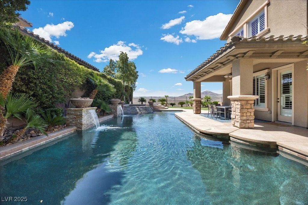 2577 Luberon Drive, Henderson, Nevada image 2