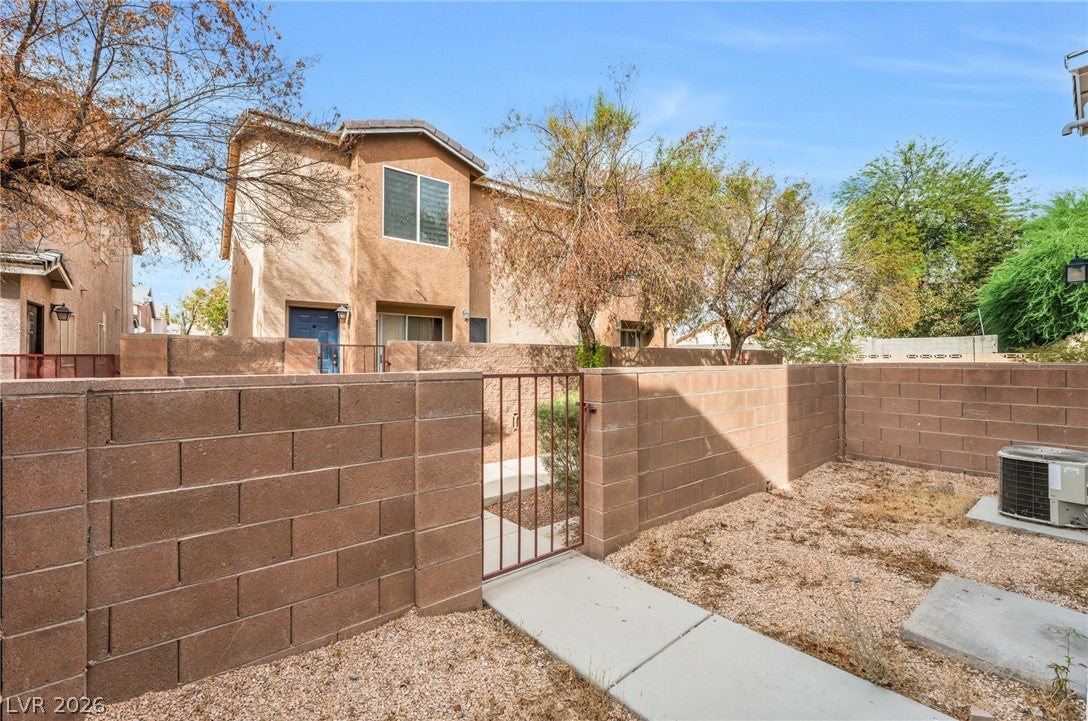 3686 Golden Sunset Court