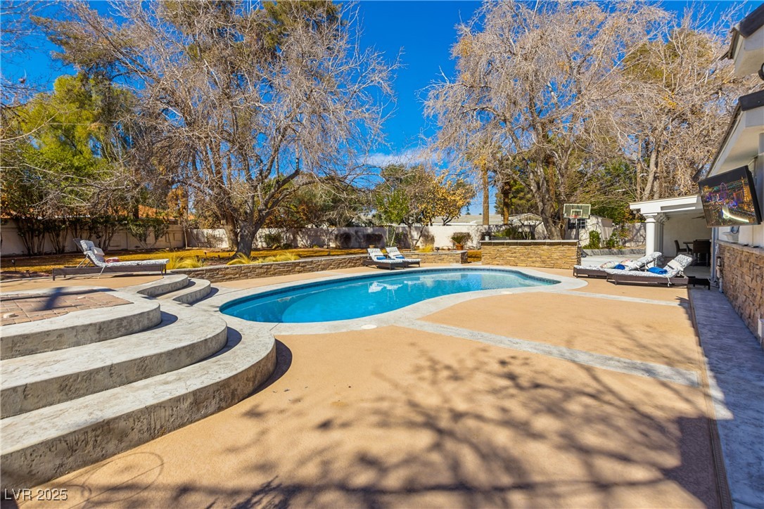 7229 Mira Vista Street