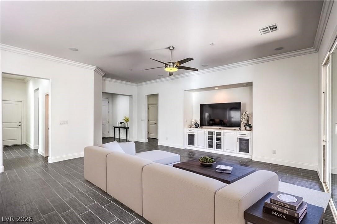 933 Everest Peak Avenue