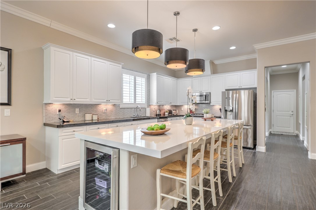 933 Everest Peak Avenue