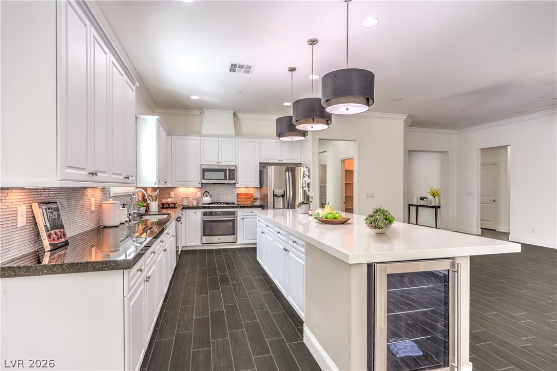 933 Everest Peak Avenue