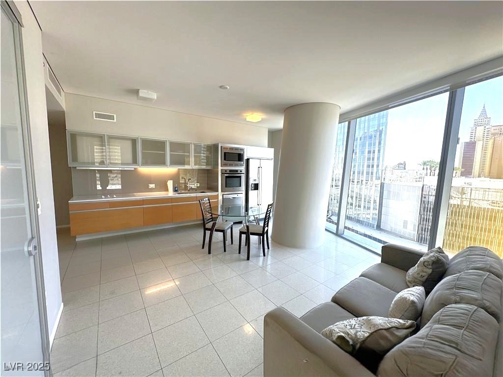 3726 Las Vegas Boulevard 806