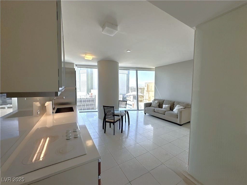3726 Las Vegas Boulevard 806